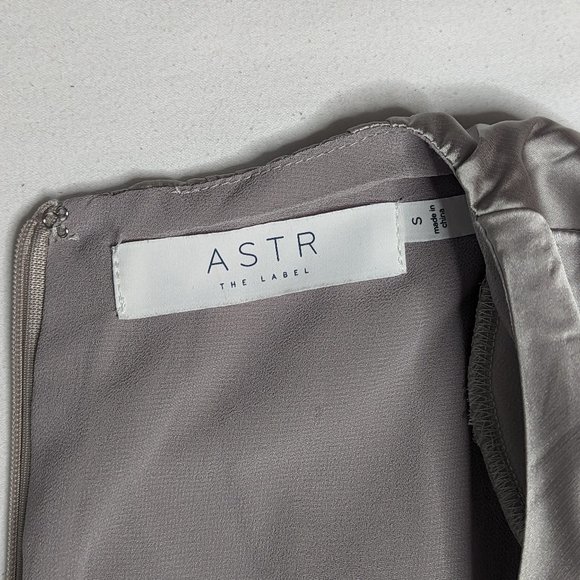 ASTR the LABEL Petrova Cut Out Dress in Silver Size Small New - Picture 8 of 14
